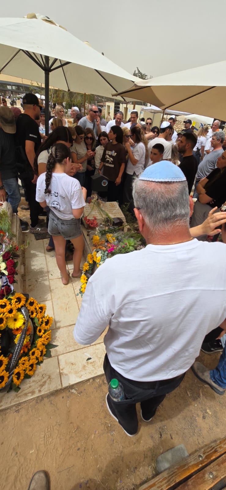 גלרייה -  יום הזיכרון לחללי מערכות ישראל ונפגעי פעולות האיבה, ערב יום שלישי, 29 באפריל 2025 – יום רביעי, 30 באפריל 2025, 21 מתוך 21