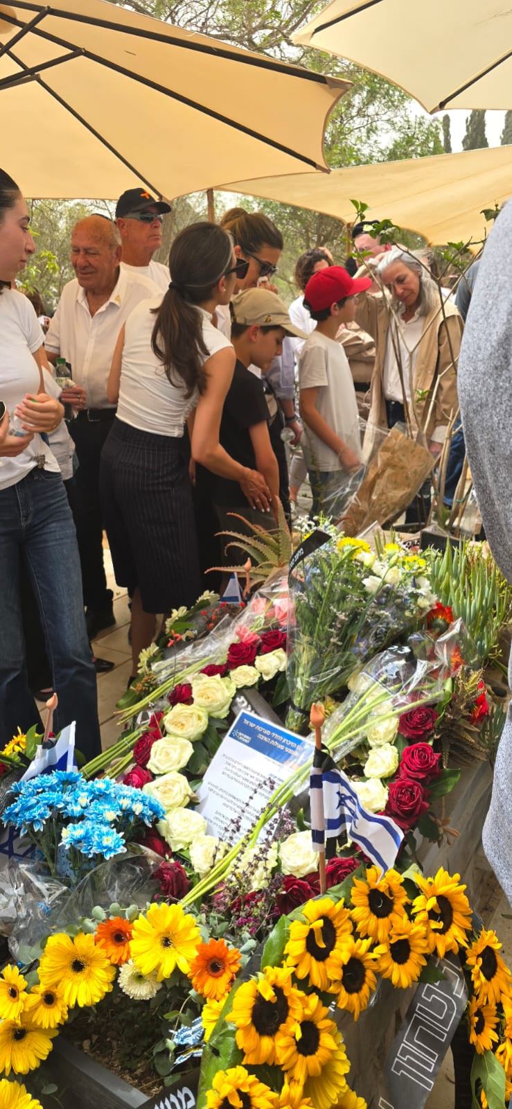 גלרייה -  יום הזיכרון לחללי מערכות ישראל ונפגעי פעולות האיבה, ערב יום שלישי, 29 באפריל 2025 – יום רביעי, 30 באפריל 2025, 16 מתוך 21