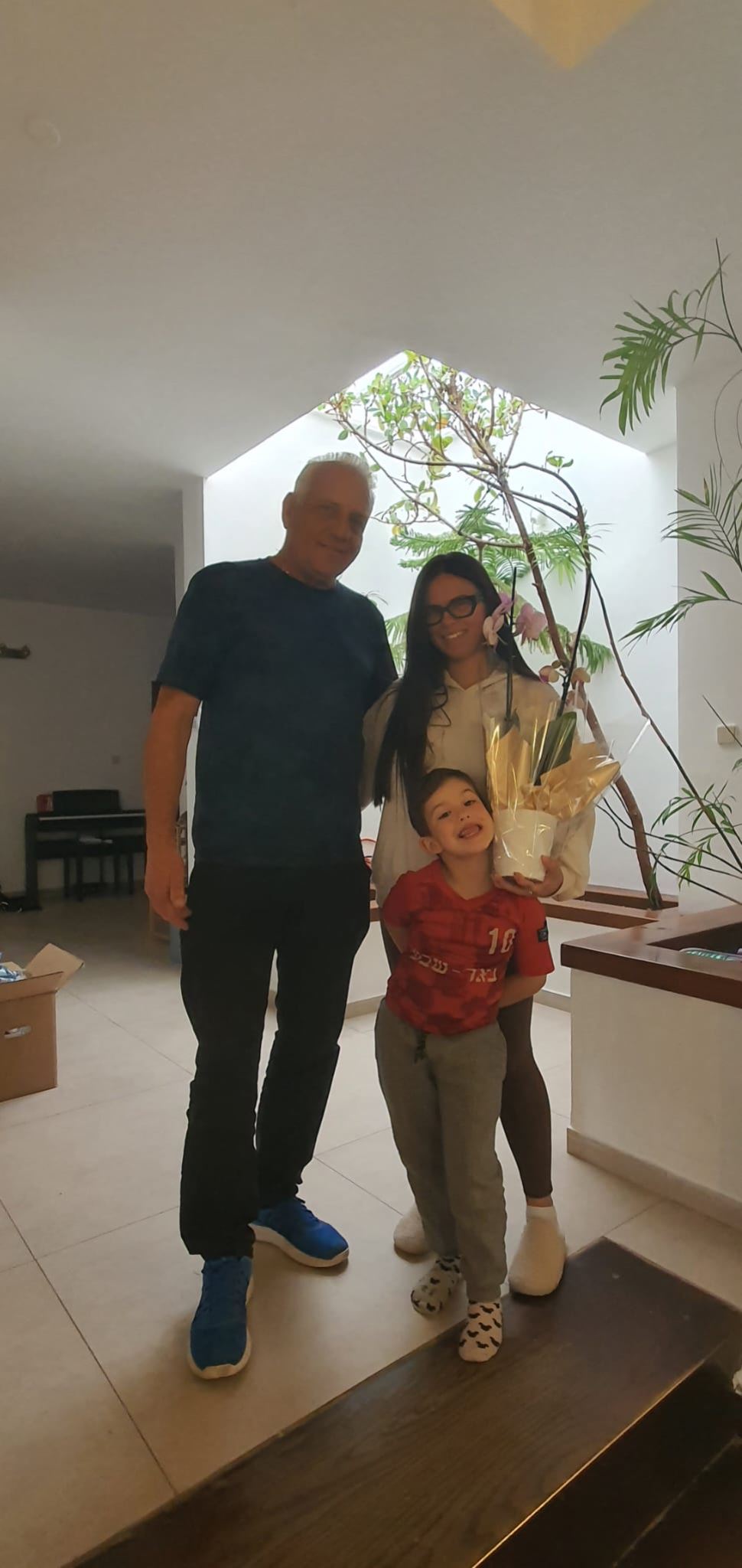 גלרייה - ביקור לקראת חג פסח אצל משפחות, בייזר, נומה, גרינברג וממן., 8 מתוך 13