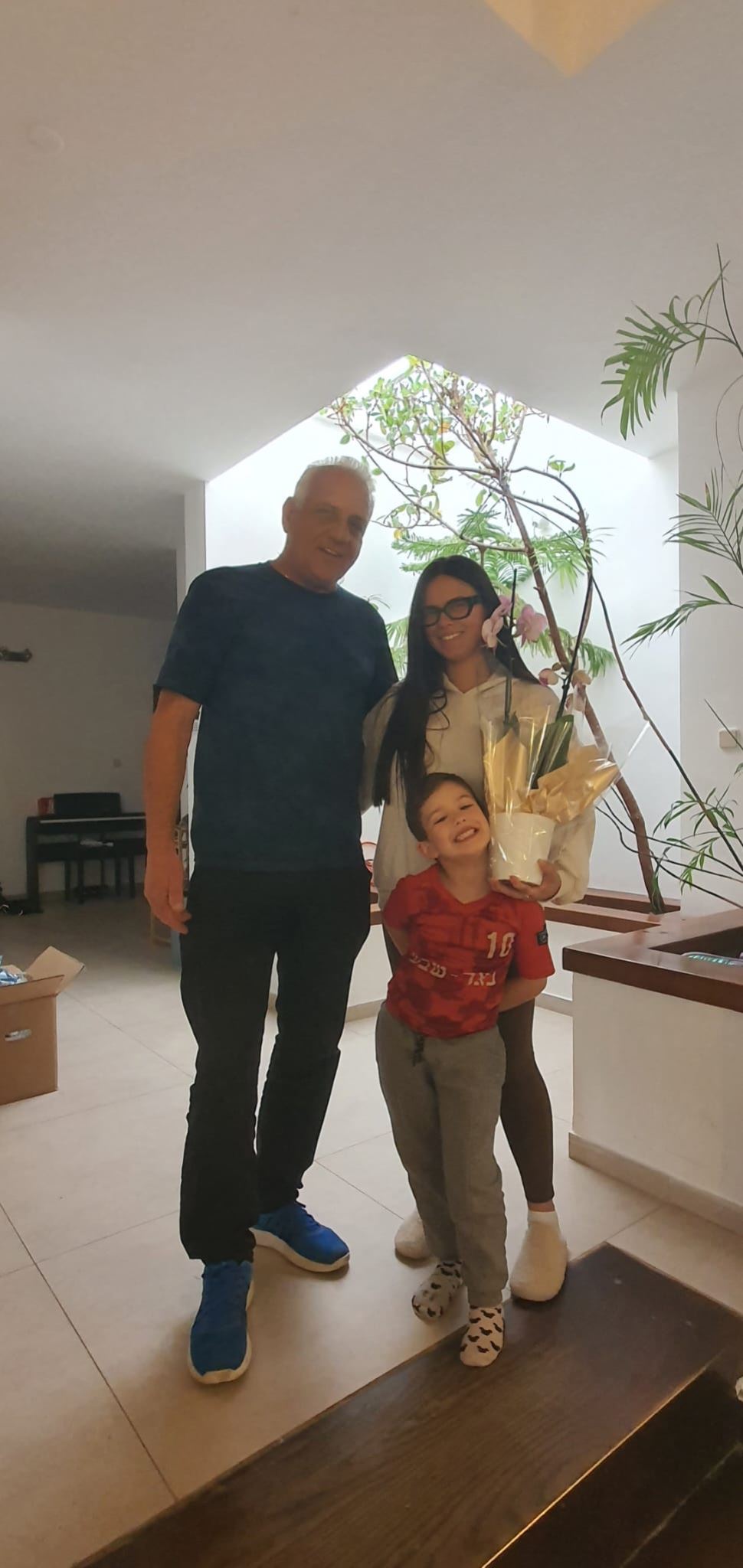 גלרייה - ביקור לקראת חג פסח אצל משפחות, בייזר, נומה, גרינברג וממן., 9 מתוך 13