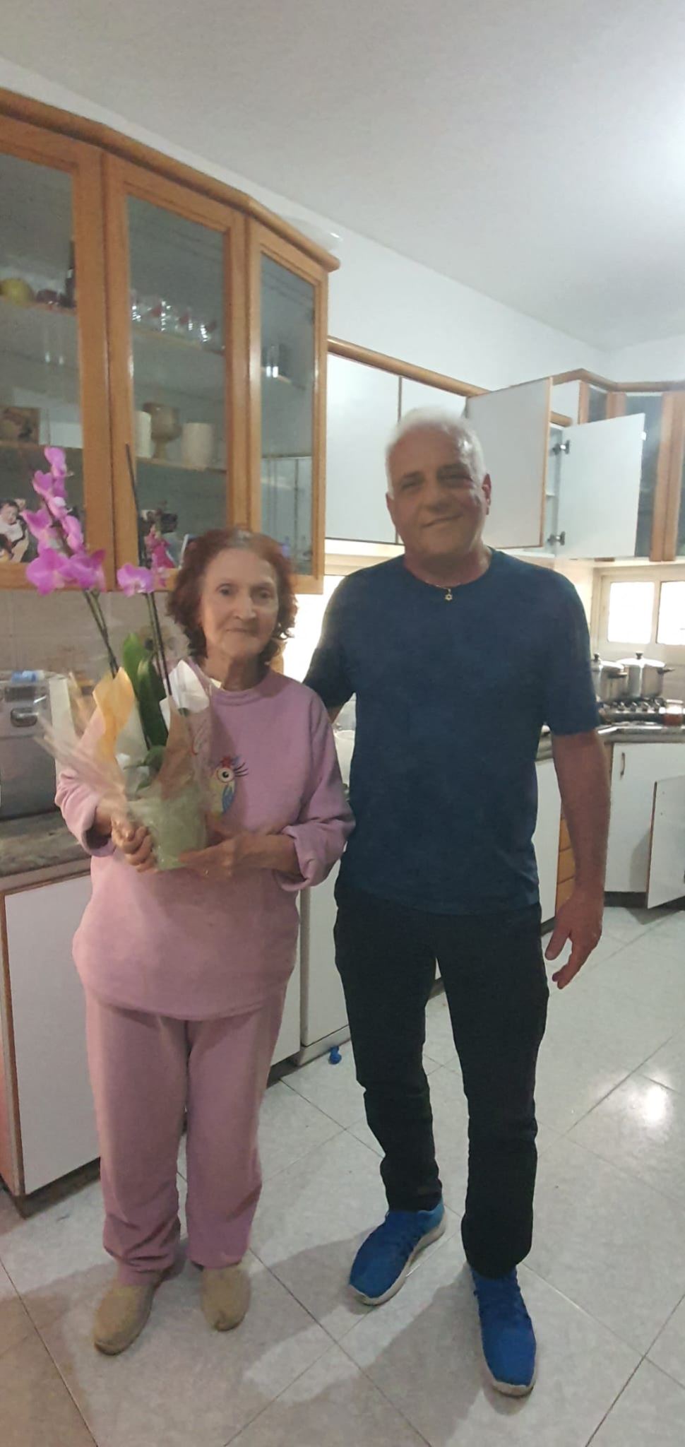 גלרייה - ביקור לקראת חג פסח אצל משפחות, בייזר, נומה, גרינברג וממן., 1 מתוך 13