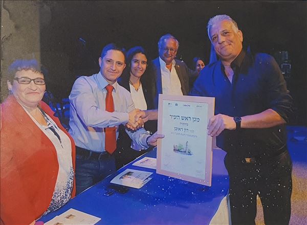 מגן ראש העיר לרון ראובן מנדב מצטיין לשנת  2017