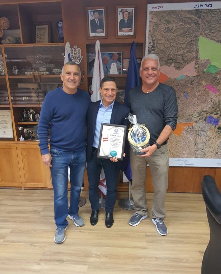 חלוקת מגני תודה לרוביק דנילוביץ, שלומי נומה ומאיר אלפסי